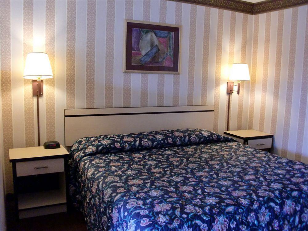 קולורדו ספרינגס Travelstar Inn & Suites מראה חיצוני תמונה