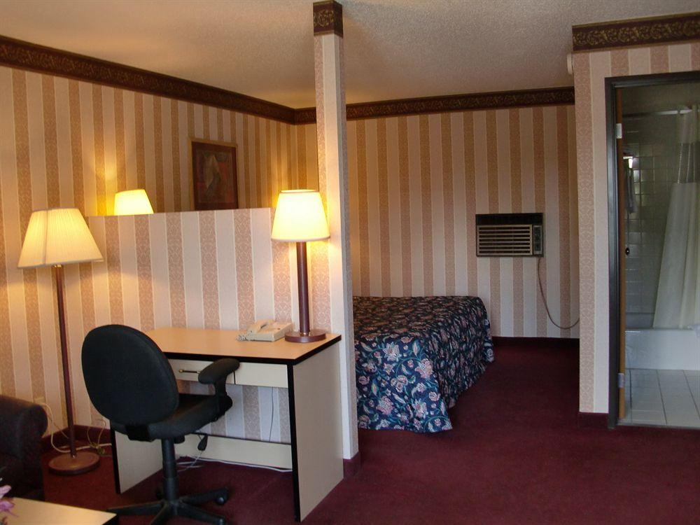 קולורדו ספרינגס Travelstar Inn & Suites מראה חיצוני תמונה